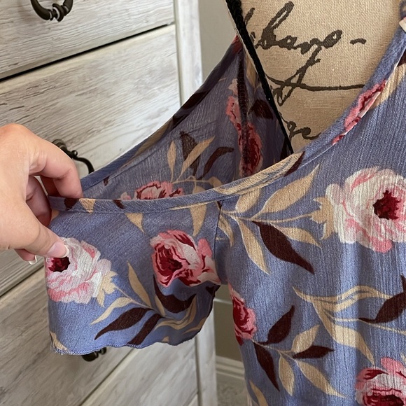 Ambiance cold shoulder top - Picture 6 of 13